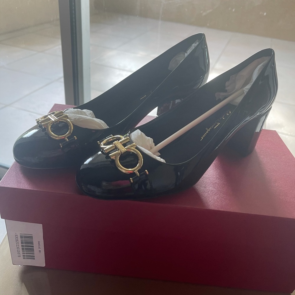 Salvatore Ferragamo Garda pump, Black, size 7.5 B